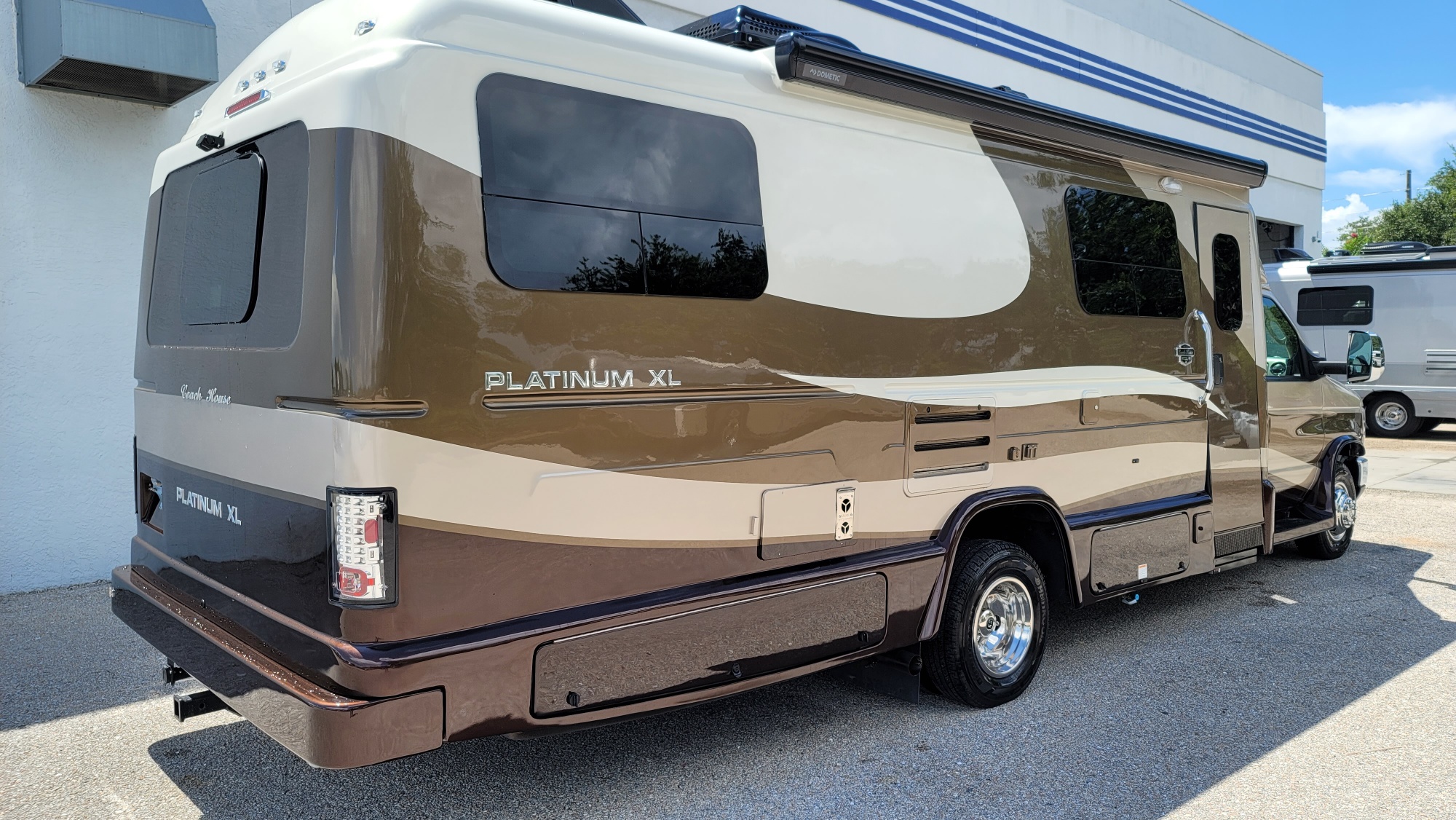 Platinum 261XL Exterior View